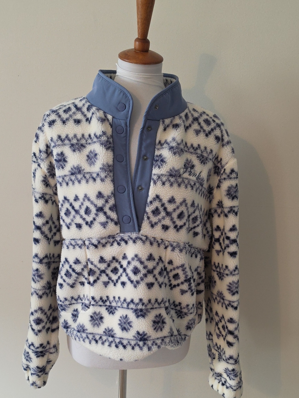 Victoria Secret White & Blue Patterned Fleece Pullover Never Worn No Tag